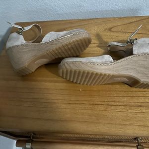 Tan size 8 mules/clogs